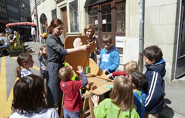 Un atelier de peinture pour enfants avec Françoise Emmenegger. Samedi 17 mai 2014.